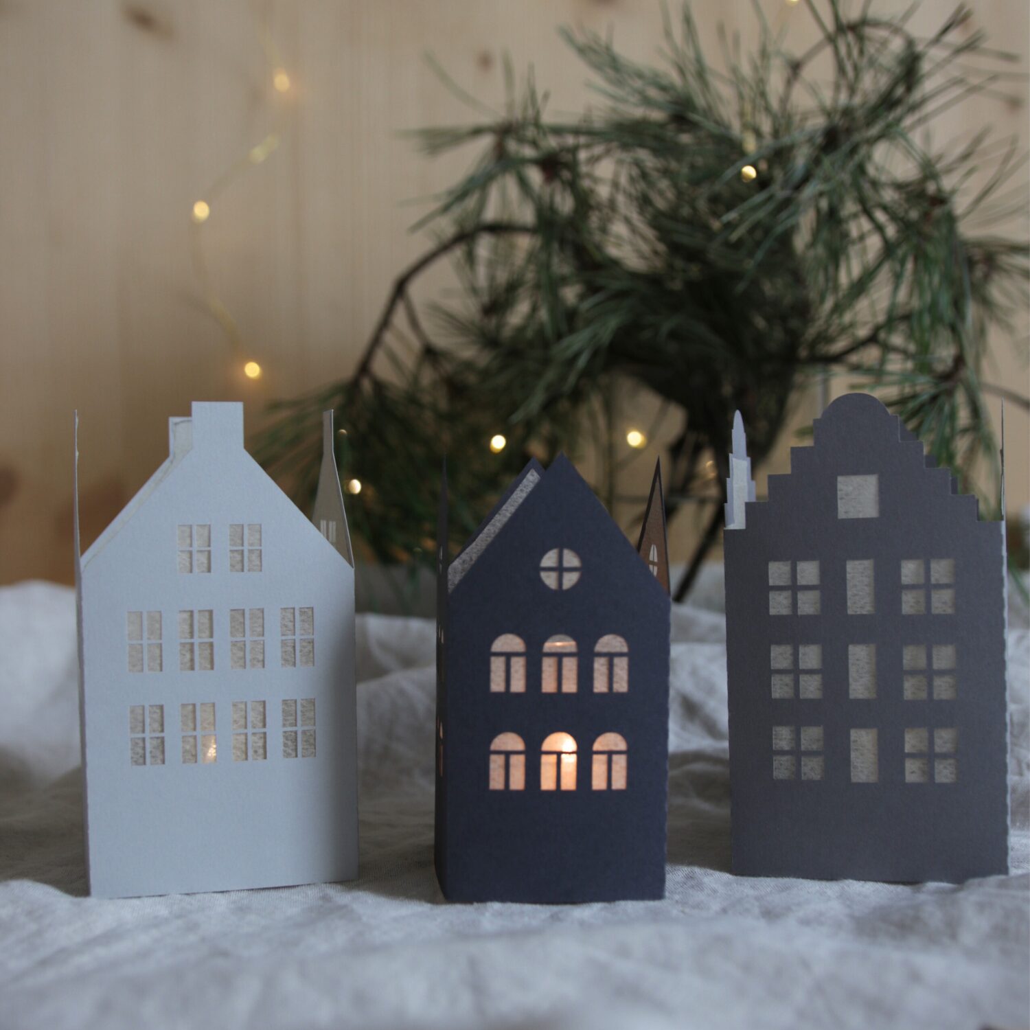 Geplottete Papierlaternen in Häuserform