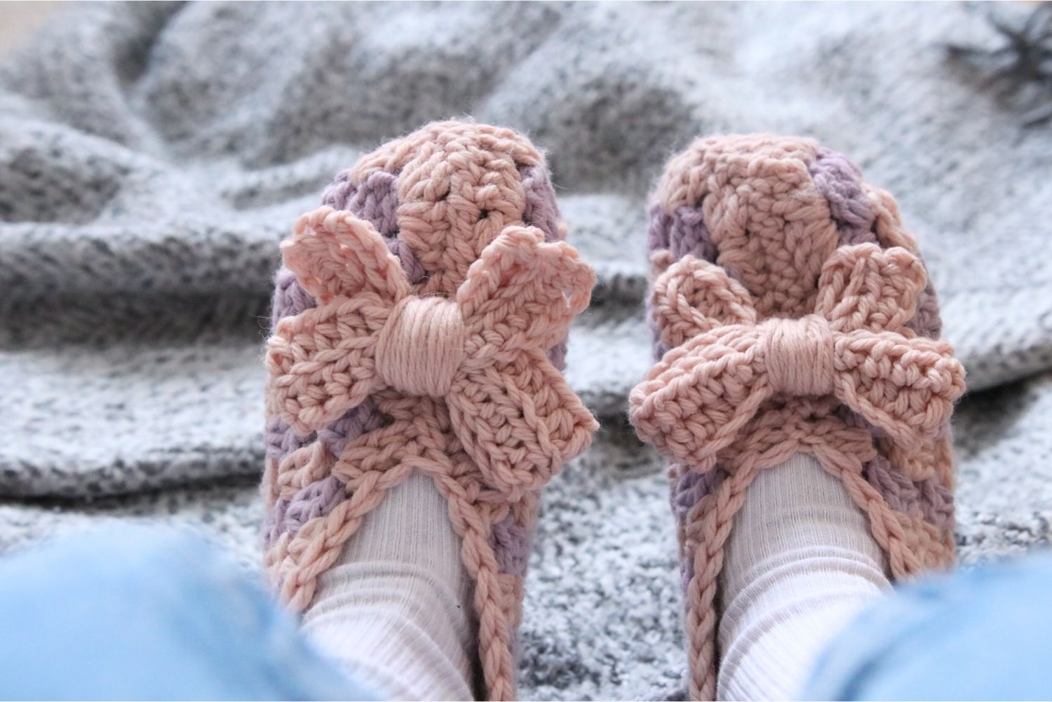 Häkelschuhe mit Schleifen Häkelschuhe mit Schleifen